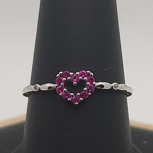 Sterling Silver Heart Shaped Ring With Fuchsia Stones Size 9 (NWOT) - Picture 4 of 4